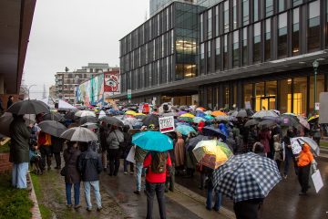 sea-of-umbrellas_hootsuite_jdowler_1200x1800px_3802